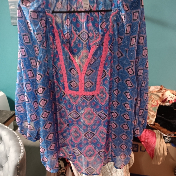 Old Navy Sheer Elegant Blue and Pink Women's Blouse - Picture 3 of 7